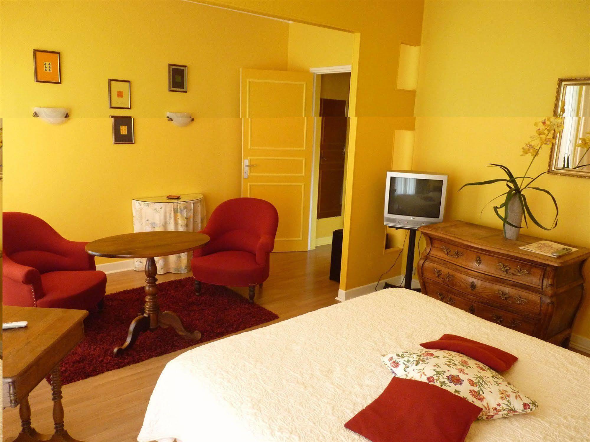 Hostellerie Des 7 Molles Sauveterre  Exterior photo